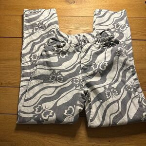 Pacsun butterfly dad jeans gray and white 25